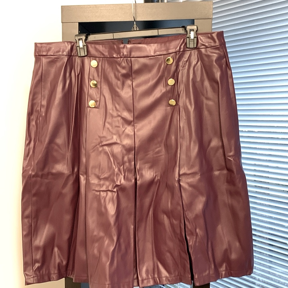 Beautiful pleated plum skirt with gold buttons. Liz Claiborne Size 18W